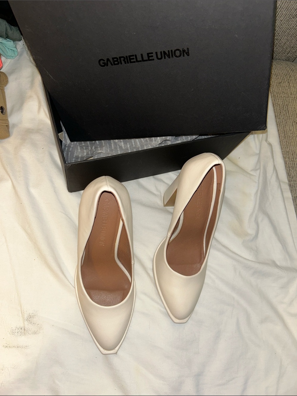 Gabrielle Union Women's Cream Pointed-Toe Pumps